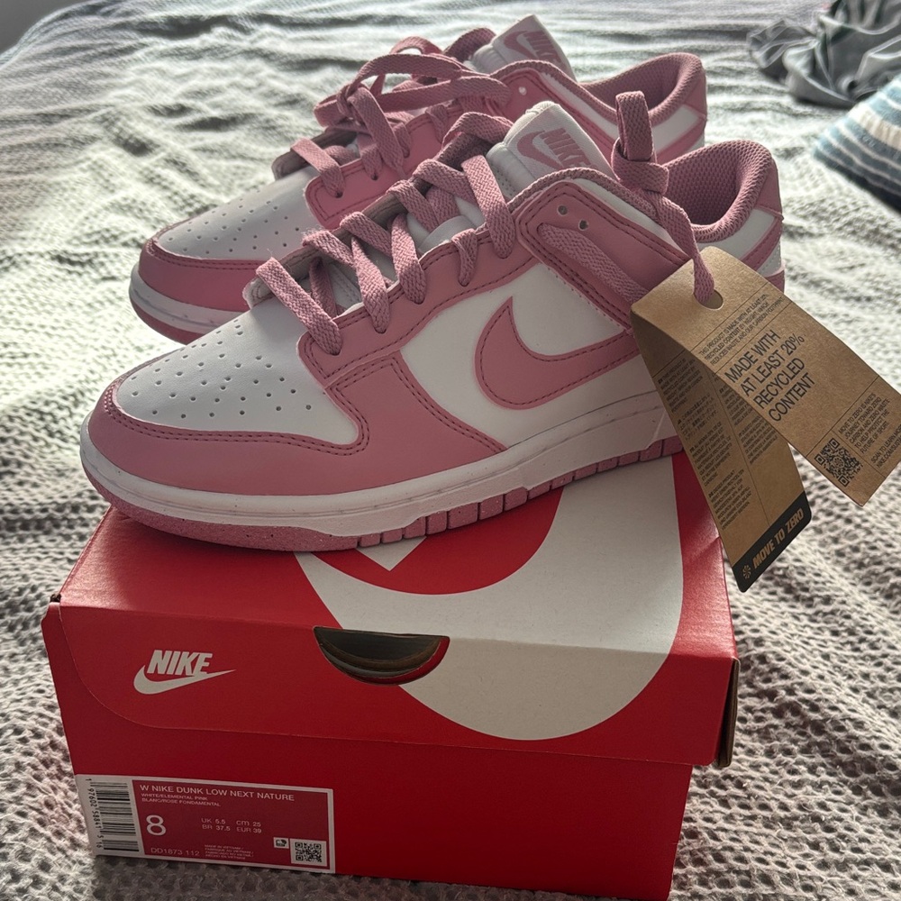 Nike Dunk Low-Top “Next Nature” in White/Elemental Pink